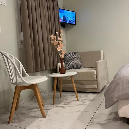 Aktes Pierias ホテル